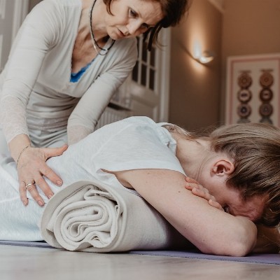 Yoga-Wise Yvonne Dekker