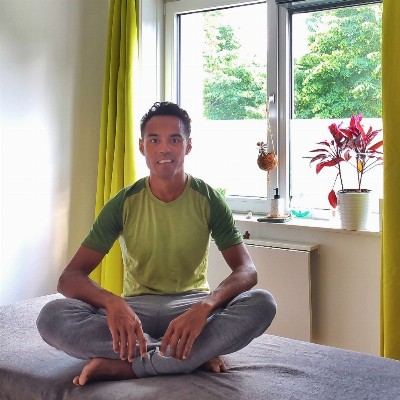Mioka | Holistische massagetherapie en stoelmassages op locatie